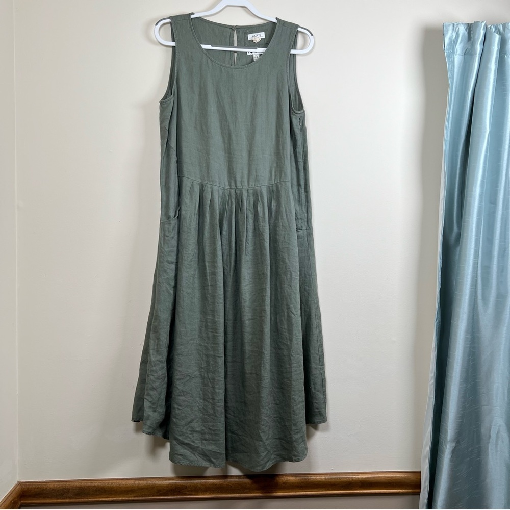 Chic Sleeveless Midi Dress in Green